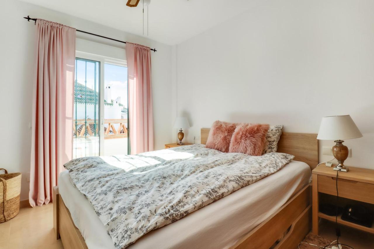 Apt Nerja Chimenea With Ocean View, A/C, & Fiber Apartman Kültér fotó